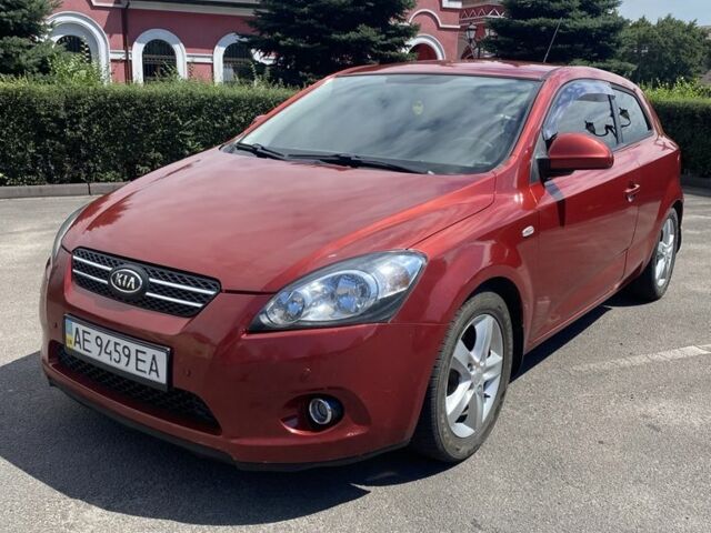 Красный Киа Сид, объемом двигателя 0 л и пробегом 137 тыс. км за 5250 $, фото 1 на Automoto.ua