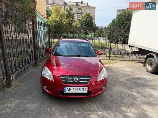 Червоний Кіа Сід, об'ємом двигуна 2 л та пробігом 240 тис. км за 6150 $, фото 1 на Automoto.ua