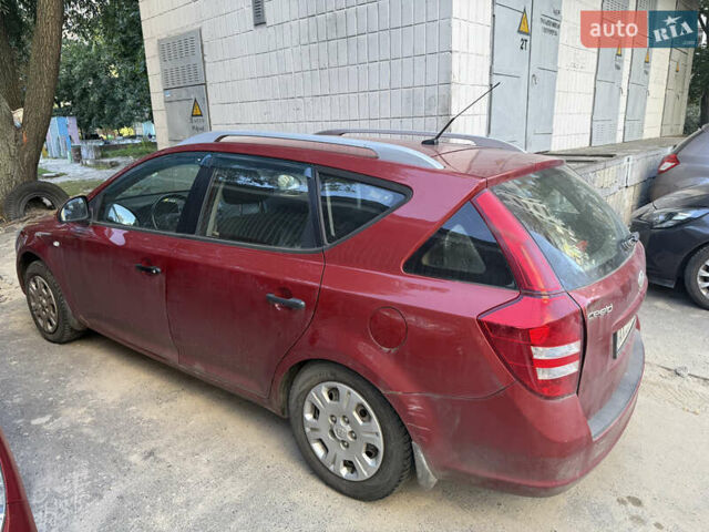 Красный Киа Сид, объемом двигателя 1.6 л и пробегом 207 тыс. км за 4500 $, фото 1 на Automoto.ua