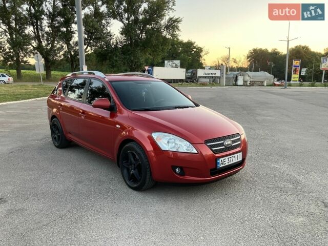 Красный Киа Сид, объемом двигателя 2 л и пробегом 165 тыс. км за 7700 $, фото 1 на Automoto.ua