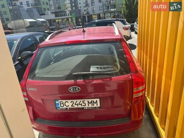 Красный Киа Сид, объемом двигателя 1.58 л и пробегом 300 тыс. км за 4999 $, фото 1 на Automoto.ua
