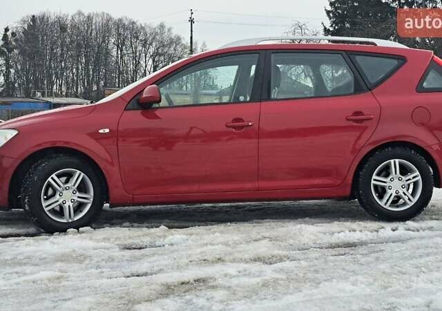 Красный Киа Сид, объемом двигателя 1.4 л и пробегом 205 тыс. км за 5100 $, фото 1 на Automoto.ua