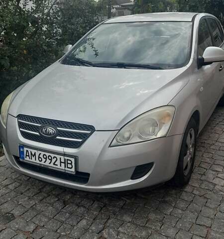 Киа Сид, объемом двигателя 1.4 л и пробегом 273 тыс. км за 5800 $, фото 1 на Automoto.ua