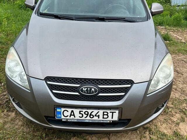 Киа Сид, объемом двигателя 1.6 л и пробегом 370 тыс. км за 4800 $, фото 1 на Automoto.ua