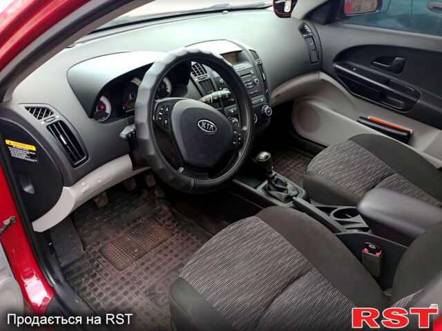 Киа Сид, объемом двигателя 1.6 л и пробегом 250 тыс. км за 5500 $, фото 1 на Automoto.ua