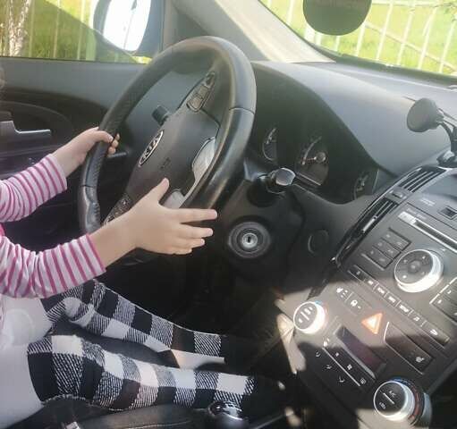 Кіа Сід, об'ємом двигуна 1.6 л та пробігом 260 тис. км за 7200 $, фото 1 на Automoto.ua