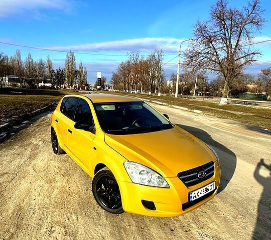 Жовтий Кіа Сід, об'ємом двигуна 2 л та пробігом 280 тис. км за 4850 $, фото 1 на Automoto.ua