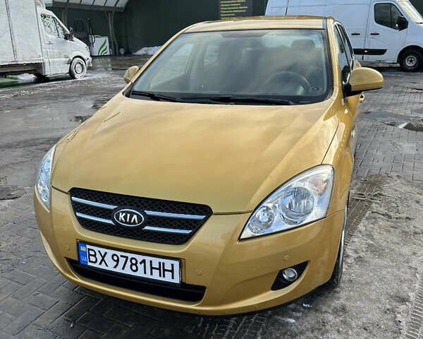 Желтый Киа Сид, объемом двигателя 1.6 л и пробегом 158 тыс. км за 6000 $, фото 1 на Automoto.ua
