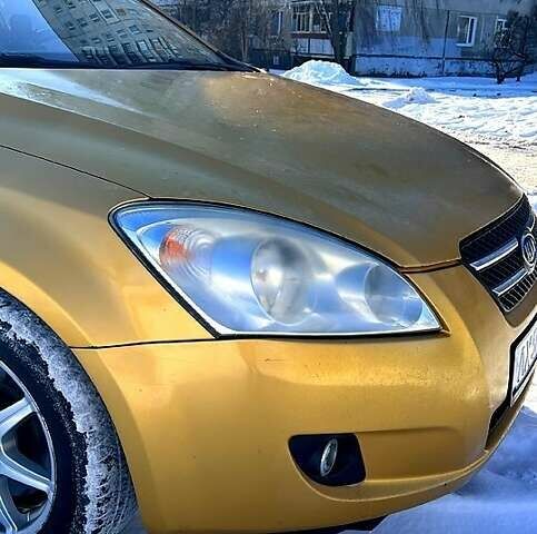 Желтый Киа Сид, объемом двигателя 1.6 л и пробегом 999 тыс. км за 3500 $, фото 1 на Automoto.ua