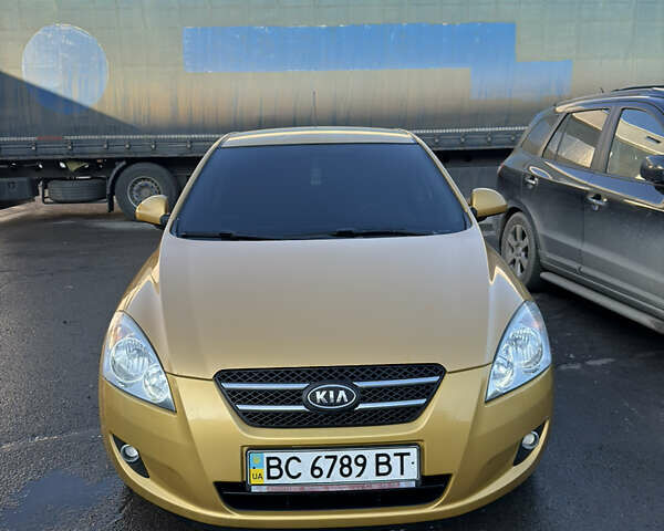 Желтый Киа Сид, объемом двигателя 1.6 л и пробегом 250 тыс. км за 6500 $, фото 1 на Automoto.ua