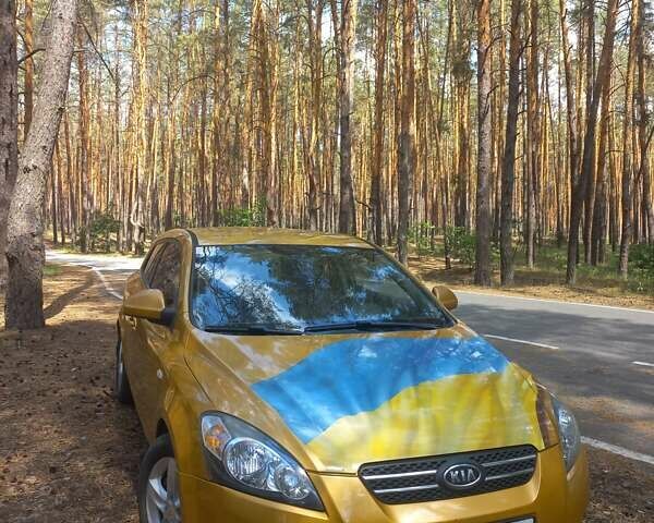 Желтый Киа Сид, объемом двигателя 1.6 л и пробегом 264 тыс. км за 5500 $, фото 1 на Automoto.ua