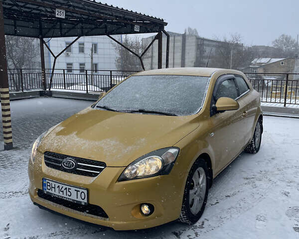 Желтый Киа Сид, объемом двигателя 1.6 л и пробегом 299 тыс. км за 5500 $, фото 1 на Automoto.ua