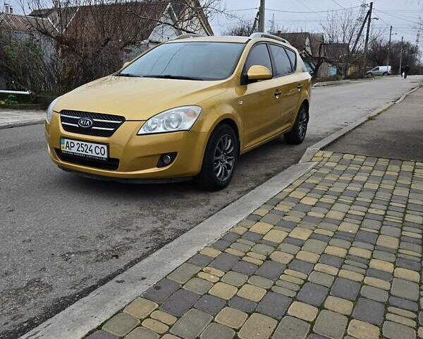 Желтый Киа Сид, объемом двигателя 1.58 л и пробегом 270 тыс. км за 5300 $, фото 1 на Automoto.ua