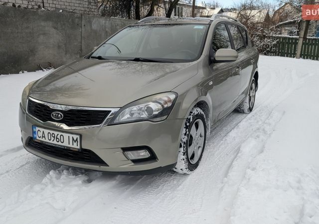 Желтый Киа Сид, объемом двигателя 1.58 л и пробегом 199 тыс. км за 7500 $, фото 1 на Automoto.ua