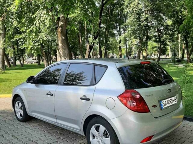 Серый Киа Сид, объемом двигателя 1.6 л и пробегом 310 тыс. км за 5500 $, фото 1 на Automoto.ua
