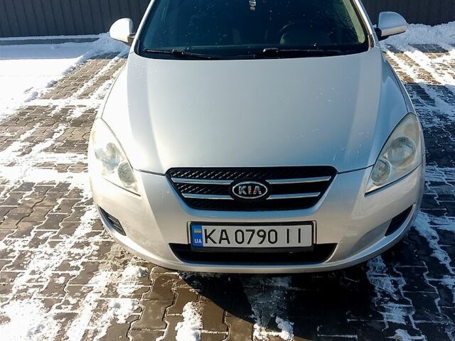 Серый Киа Сид, объемом двигателя 1.4 л и пробегом 200 тыс. км за 4650 $, фото 1 на Automoto.ua