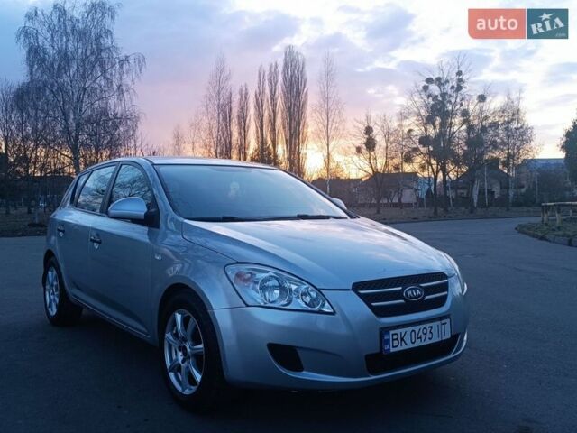 Серый Киа Сид, объемом двигателя 1.58 л и пробегом 208 тыс. км за 5300 $, фото 1 на Automoto.ua