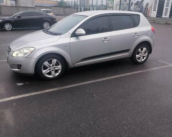 Серый Киа Сид, объемом двигателя 1.6 л и пробегом 228 тыс. км за 5500 $, фото 1 на Automoto.ua