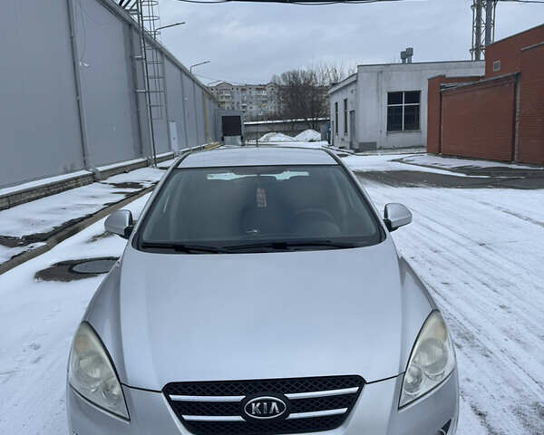 Серый Киа Сид, объемом двигателя 1.4 л и пробегом 188 тыс. км за 3800 $, фото 1 на Automoto.ua