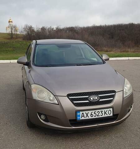 Серый Киа Сид, объемом двигателя 1.59 л и пробегом 279 тыс. км за 4650 $, фото 1 на Automoto.ua