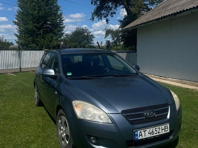Серый Киа Сид, объемом двигателя 1.4 л и пробегом 348 тыс. км за 4000 $, фото 1 на Automoto.ua