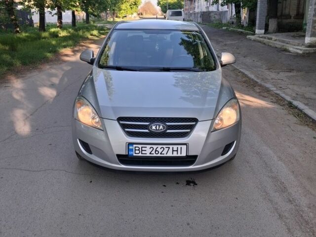 Серый Киа Сид, объемом двигателя 1.6 л и пробегом 225 тыс. км за 5700 $, фото 1 на Automoto.ua