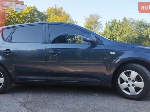 Серый Киа Сид, объемом двигателя 1.6 л и пробегом 210 тыс. км за 5500 $, фото 1 на Automoto.ua