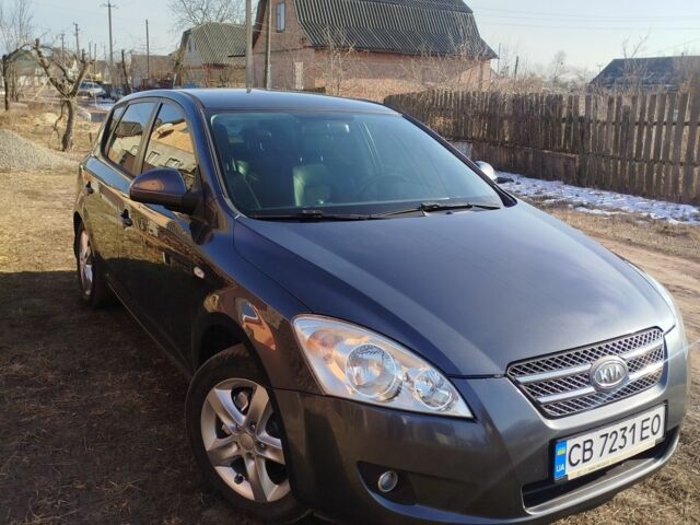 Серый Киа Сид, объемом двигателя 2 л и пробегом 300 тыс. км за 4950 $, фото 1 на Automoto.ua