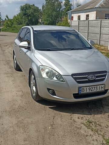 Серый Киа Сид, объемом двигателя 1.58 л и пробегом 255 тыс. км за 4800 $, фото 1 на Automoto.ua