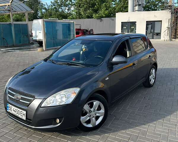 Сірий Кіа Сід, об'ємом двигуна 1.4 л та пробігом 220 тис. км за 7000 $, фото 1 на Automoto.ua