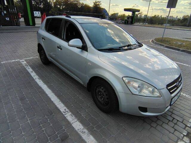 Серый Киа Сид, объемом двигателя 1.4 л и пробегом 258 тыс. км за 4809 $, фото 1 на Automoto.ua
