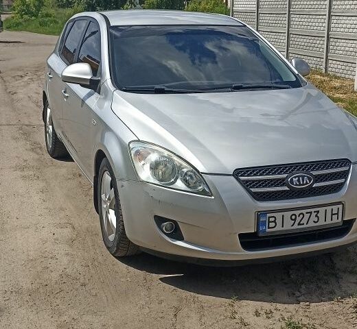Серый Киа Сид, объемом двигателя 1.6 л и пробегом 255 тыс. км за 4800 $, фото 1 на Automoto.ua