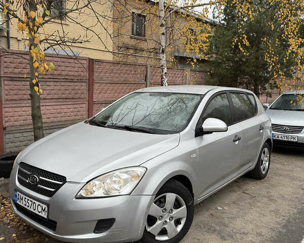 Серый Киа Сид, объемом двигателя 1.4 л и пробегом 220 тыс. км за 3999 $, фото 1 на Automoto.ua