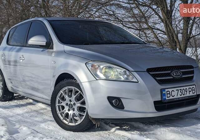 Серый Киа Сид, объемом двигателя 1.6 л и пробегом 280 тыс. км за 5300 $, фото 1 на Automoto.ua