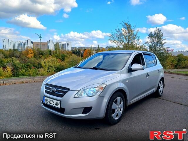 Серый Киа Сид, объемом двигателя 1.4 л и пробегом 221 тыс. км за 5300 $, фото 1 на Automoto.ua