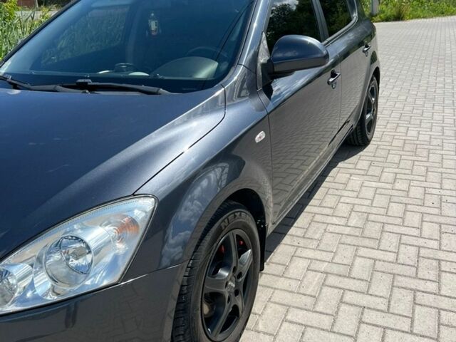 Сірий Кіа Сід, об'ємом двигуна 1.4 л та пробігом 212 тис. км за 5500 $, фото 1 на Automoto.ua
