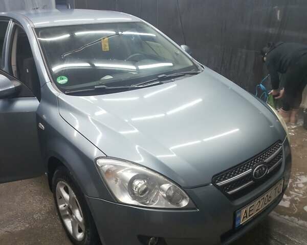 Серый Киа Сид, объемом двигателя 2 л и пробегом 236 тыс. км за 4700 $, фото 1 на Automoto.ua