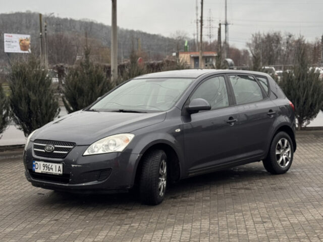 Серый Киа Сид, объемом двигателя 1.6 л и пробегом 254 тыс. км за 5000 $, фото 1 на Automoto.ua