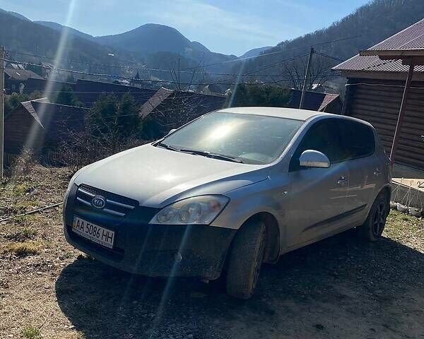 Серый Киа Сид, объемом двигателя 1.6 л и пробегом 423 тыс. км за 5800 $, фото 1 на Automoto.ua