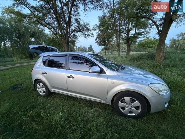 Серый Киа Сид, объемом двигателя 1.4 л и пробегом 152 тыс. км за 5800 $, фото 1 на Automoto.ua