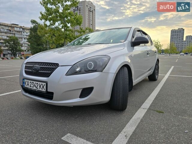 Серый Киа Сид, объемом двигателя 1.6 л и пробегом 422 тыс. км за 5500 $, фото 1 на Automoto.ua