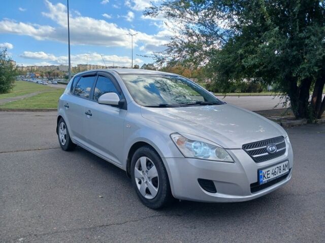 Серый Киа Сид, объемом двигателя 1.4 л и пробегом 221 тыс. км за 5270 $, фото 1 на Automoto.ua