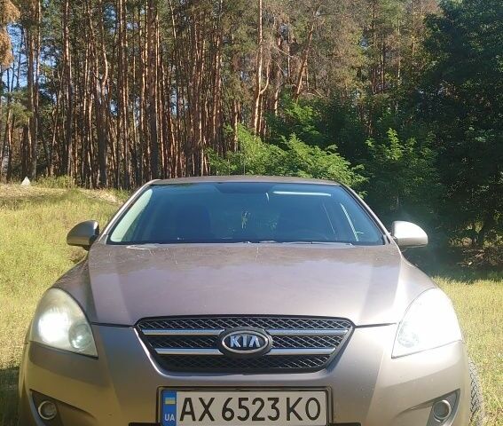 Сірий Кіа Сід, об'ємом двигуна 1.6 л та пробігом 277 тис. км за 5450 $, фото 1 на Automoto.ua