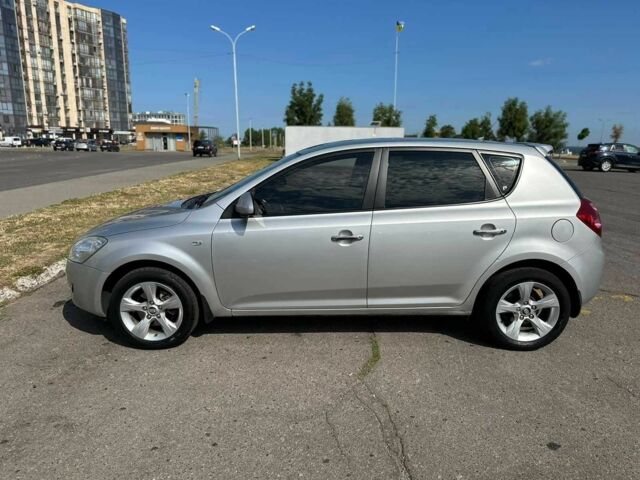 Серый Киа Сид, объемом двигателя 2 л и пробегом 252 тыс. км за 5900 $, фото 1 на Automoto.ua
