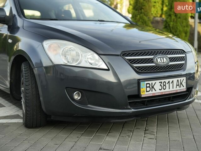 Серый Киа Сид, объемом двигателя 1.4 л и пробегом 207 тыс. км за 5000 $, фото 1 на Automoto.ua