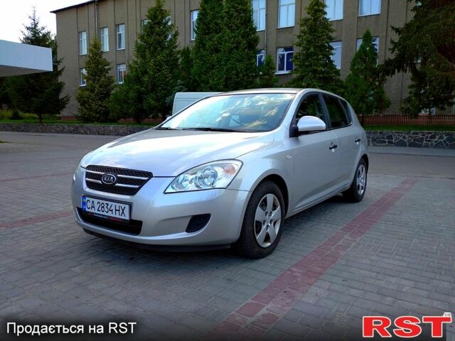 Серый Киа Сид, объемом двигателя 1.6 л и пробегом 290 тыс. км за 5900 $, фото 1 на Automoto.ua