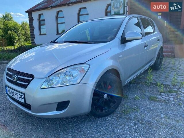 Серый Киа Сид, объемом двигателя 1.6 л и пробегом 330 тыс. км за 4600 $, фото 1 на Automoto.ua
