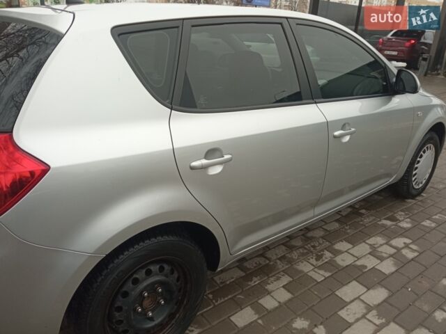 Серый Киа Сид, объемом двигателя 1.6 л и пробегом 159 тыс. км за 5500 $, фото 1 на Automoto.ua
