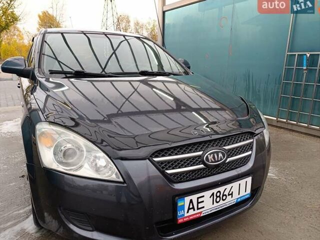 Серый Киа Сид, объемом двигателя 1.59 л и пробегом 334 тыс. км за 5400 $, фото 1 на Automoto.ua