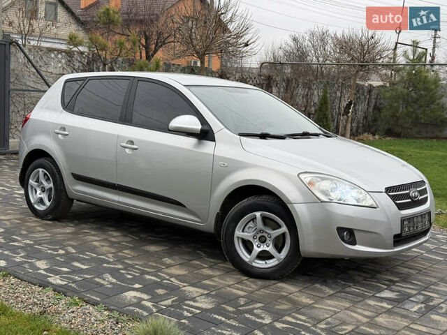 Серый Киа Сид, объемом двигателя 2 л и пробегом 191 тыс. км за 5700 $, фото 1 на Automoto.ua